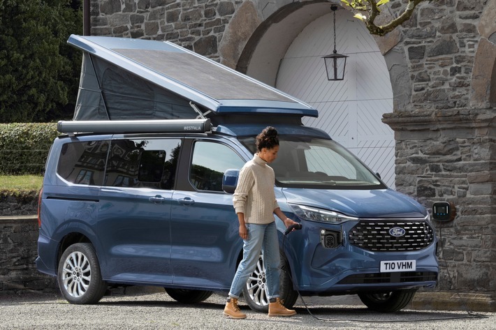 Bereit für Abenteuer: Der neue Ford Transit Custom Nugget wird auch als Plug-in-Hybrid-Variante erhältlich sein. / Weiterer Text über ots und www.presseportal.de/nr/6955 / Die Verwendung dieses Bildes für redaktionelle Zwecke ist unter Beachtung aller mitgeteilten Nutzungsbedingungen zulässig und dann auch honorarfrei. Veröffentlichung ausschließlich mit Bildrechte-Hinweis.