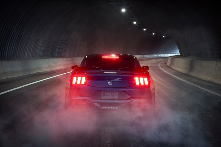 New_Ford_MustangDarkHorse06.jpg