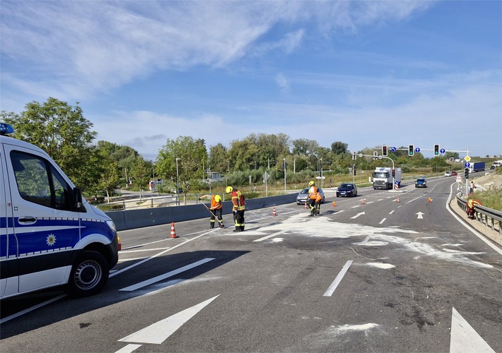 FW Reichenau: Verkehrsunfall nach Kollision von zwei PKW, B33 - Reichenau/Hegne