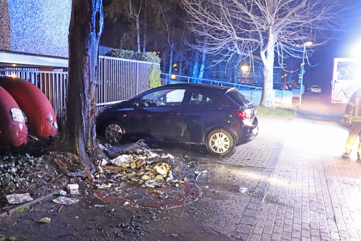 POL-ME: Polizei ermittelt nach mehreren Flächenbränden - Ratingen - 2104012