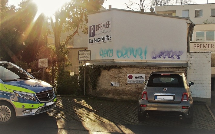 POL-RBK: Bergisch Gladbach - Graffiti an einer Gebäudewand