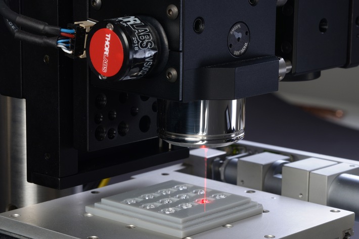 Control 2022: Optische Kohärenztomographie sichert die Qualität dünner Schichten