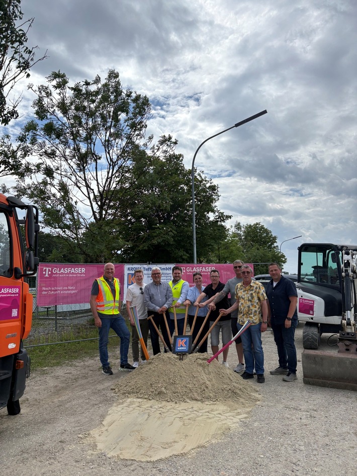 Telekom startet Glasfaserausbau in Aholming