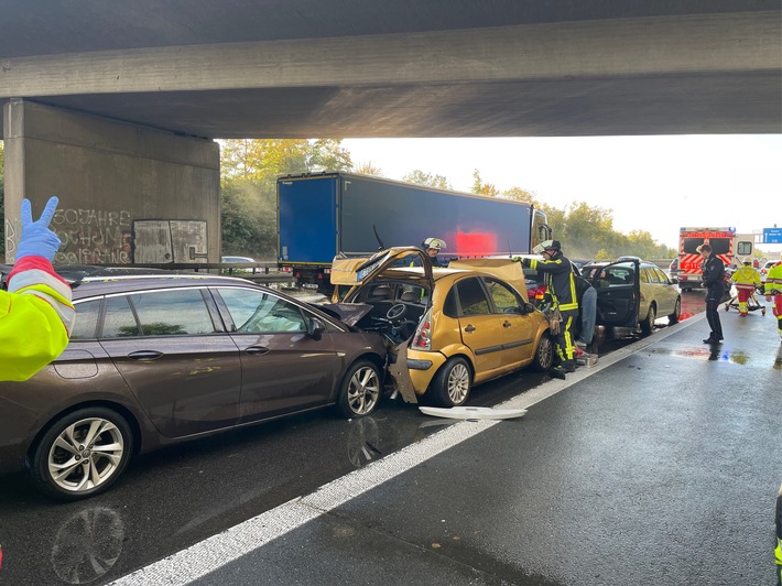 FW-BO: Verkehrsunfall auf der A 448 in Bochum- Langendreer