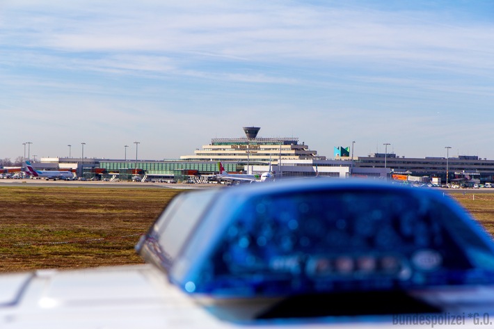 BPOL NRW: Bundespolizei verhaftet 31-Jährigen am Flughafen Köln/Bonn