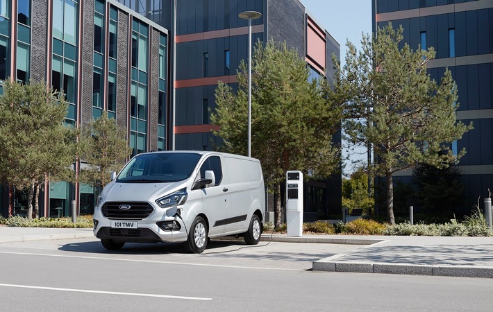 Ford Transit Custom und Tourneo Custom jetzt als Plug-in-Hybrid: emissionsfreier Elektroantrieb und große Reichweite