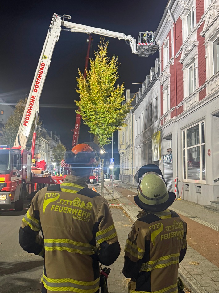 FW-EN: Hagener Straße zum Wochenstart wieder befahrbar - Intensiver Einsatz der Feuerwehr, des THW und der Hilfsorganisationen an der Hagener Str. in Gevelsberg nach 33 Stunden abgeschlossen