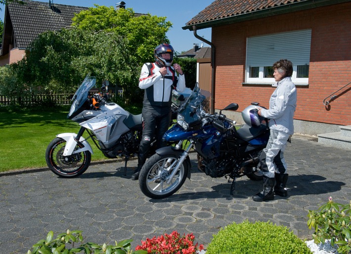 Gut gerüstet für das Bike-Vergnügen / Sicherer Start in die Motorradsaison (FOTO)