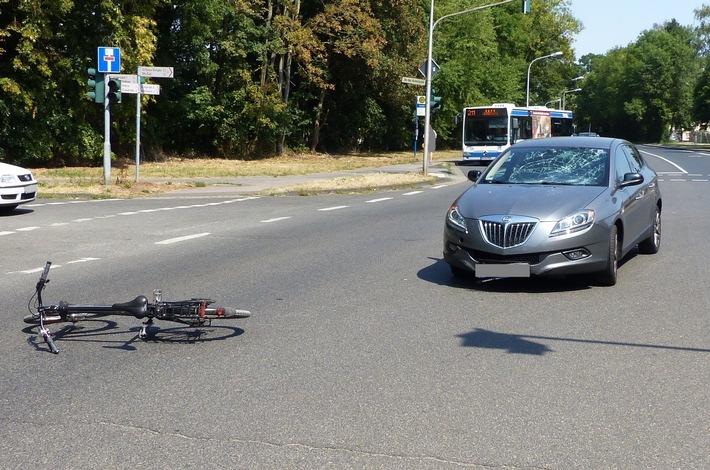 POL-DN: Vorfahrt von Radfahrer nicht beachtet