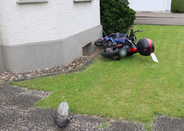 POL-HF: Roller touchiert abbiegenden Opel - 53-Jähriger leicht verletzt