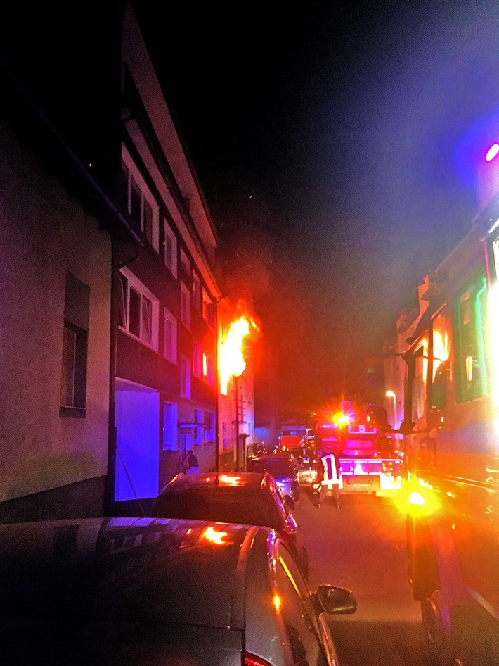 FW-E: Wohnungsbrand in Essen-Steele, drei Menschen verletzt