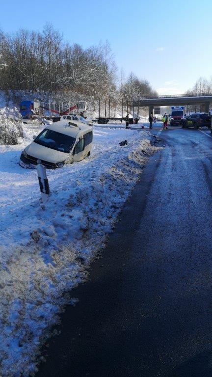 POL-NOM: Verkehrsunfall, Pkw kollidiert mit Gegenverkehr