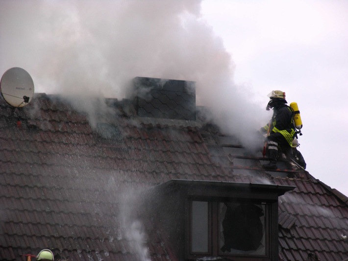 FW-LFVSH: Was tun, wenn es brennt ? /
Nach dramatischen Wohnungsbränden: Feuerwehren geben Tipps