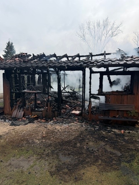 POL-HRO: Schuppenbrnad durch defekten Räucherofen