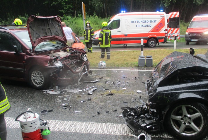 POL-WHV: Schwerer Verkehrsunfall an der Anschlussstelle der A 29 Varel-Bockhorn (mit Bild)