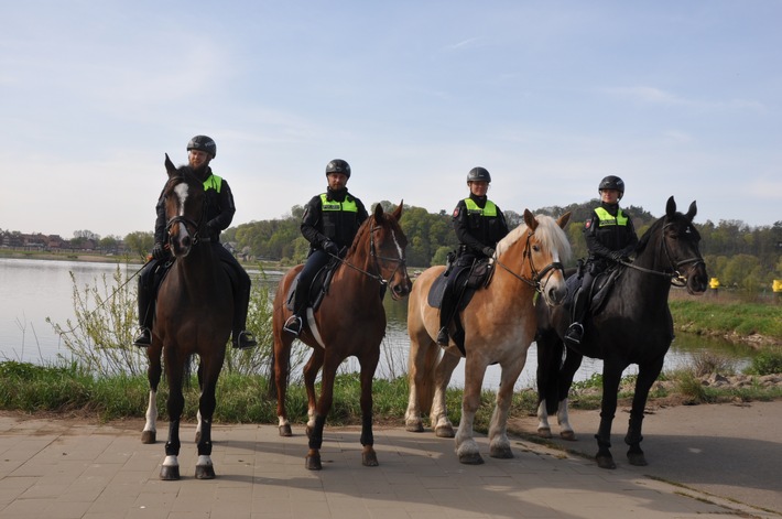 POL-LG: ++ Berittene Polizei im Biosphärenreservat "Niedersächsische Elbtalaue" - bereits im 11. Jahr "hoch zu Ross und bürgernah" in den kommenden Sommermonaten präsent ++