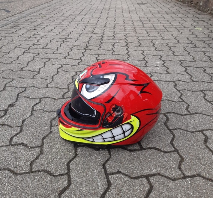 POL-KA: (KA) Stutensee - Verkehrsunfallflucht mit mutmaßlich gestohlenem Motorrad - Polizei sucht Zeugen