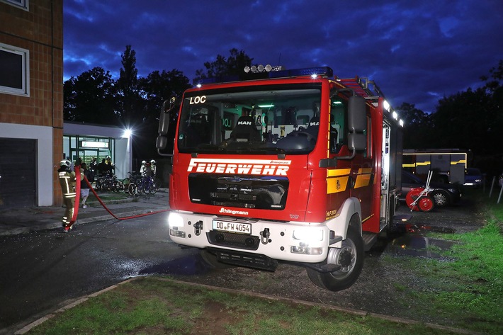 FW Dresden: Brand in einem Wohnhochhaus