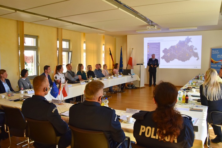 POL-NB: Neues EU-Förderprojekt bringt deutsch-polnische Kriminaltechniker zusammen (mit Foto)