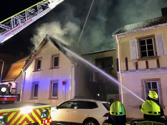 POL-PDWO: Brand eines Einfamilienhauses