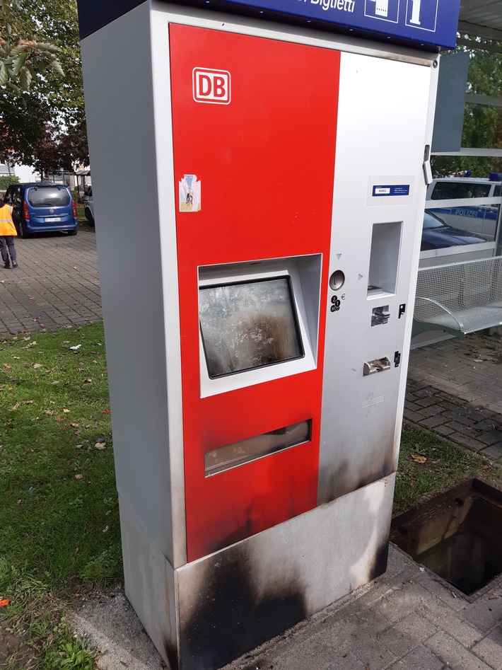POL-HM: Brandstiftung an Fahrkartenautomat am Bahnhof Hessisch Oldendorf