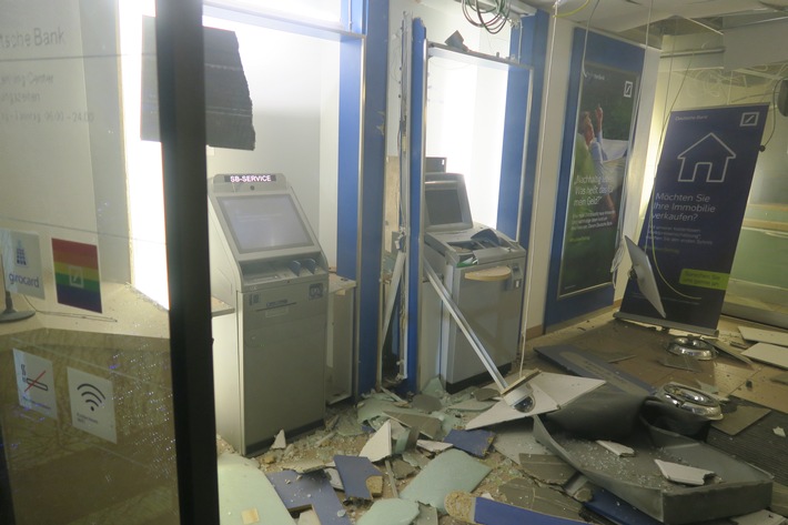 POL-ME: Geldautomat in der Innenstadt gesprengt - Polizei ermittelt - Langenfeld - 2206112