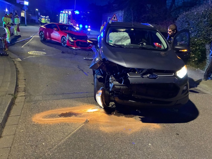 FW-KLE: Verkehrsunfall im Kreuzungsbereich Kirchstraße / Koppelstraße