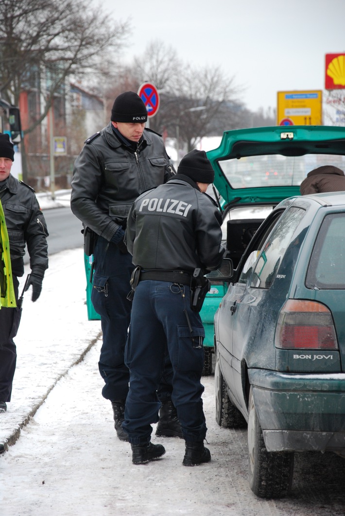 POL-GOE: (877/2010) Länderübergreifende Alkohol- und Drogenkontrolle - Verfügungseinheit und Bereitschaftspolizei kontrollieren in Göttingen 173 Fahrzeuge