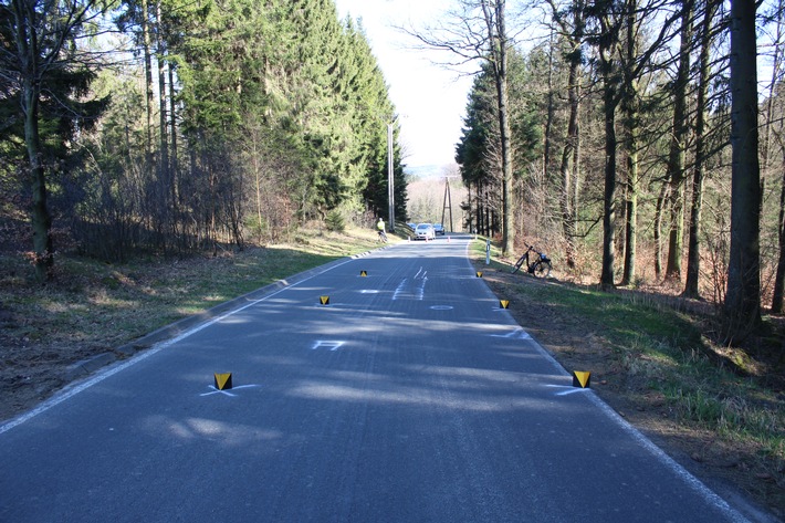 POL-OE: 61-jährige Pedelecfahrerin verletzt sich bei Sturz schwer