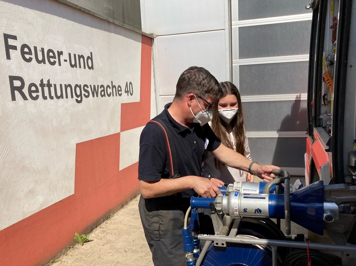 FW-F: Girls&#039;Day bei der Feuerwehr Frankfurt am Main - &quot;Dem Papa auf der Arbeit über die Schultern geschaut&quot;