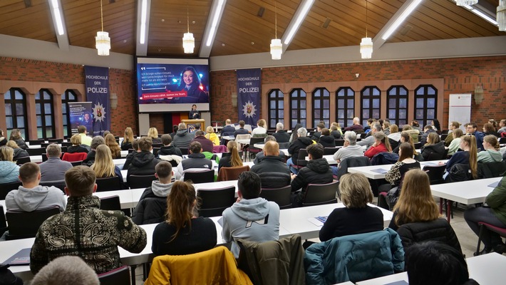 HDP-RP: Informationsveranstaltung an der Hochschule der Polizei Rheinland-Pfalz - reges Interesse am Polizeiberuf