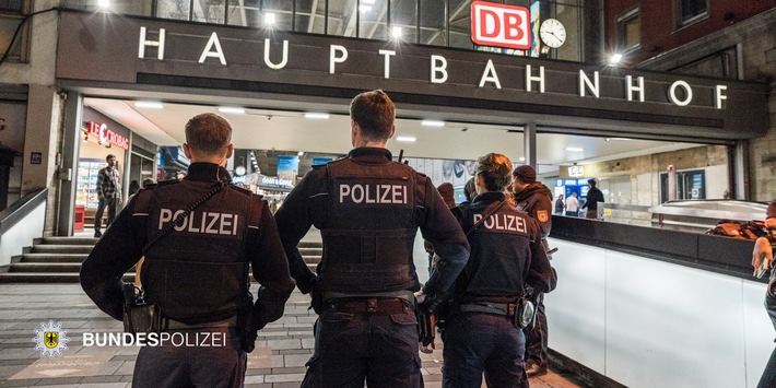 Bundespolizeidirektion München: Am Hauptbahnhof Reisende belästigt / Angriff auf einschreitende Polizeibeamte
