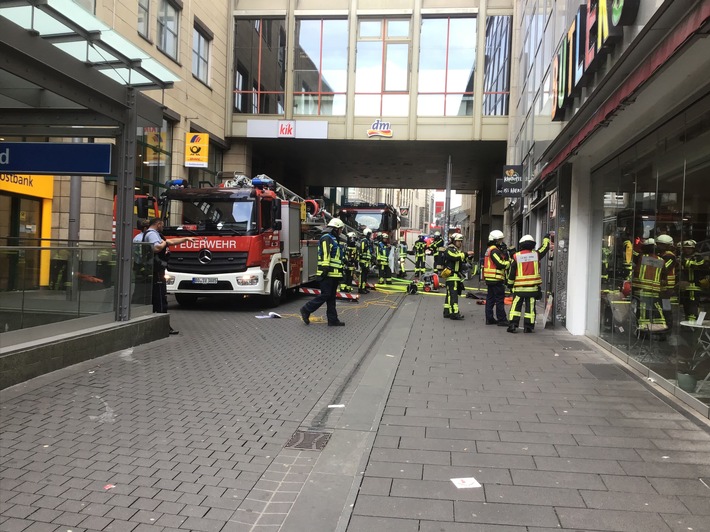 FW-BO: Feuer in einem Imbiss in der Bochumer Innenstadt