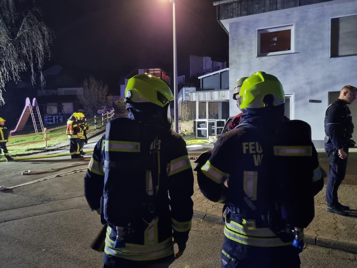 FW Wenden: Brandrauch nimmt 18 Reptilien das Leben