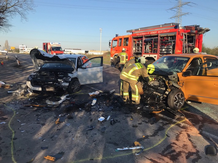 FW-BOT: Verkehrsunfall mit 3 Schwerverletzten in Grafenwald