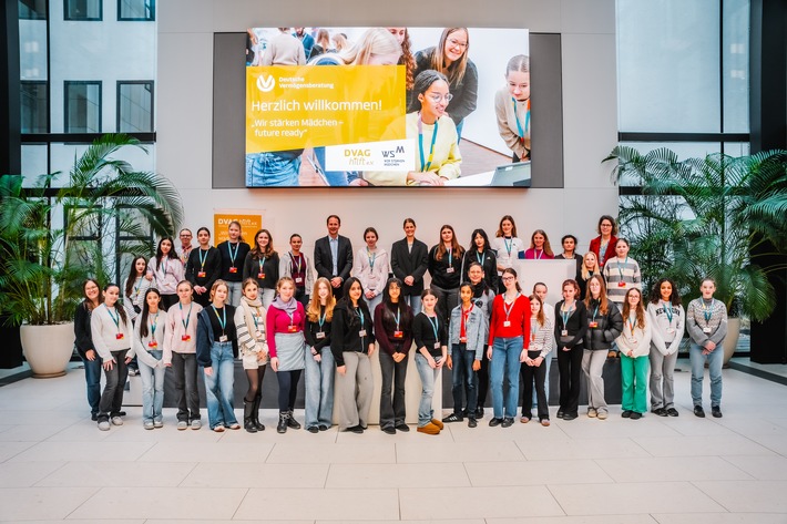 Start der vierten Projektrunde von "WSM" für hessische Schulen / DVAG macht Mädchen stark für MINT-Berufe