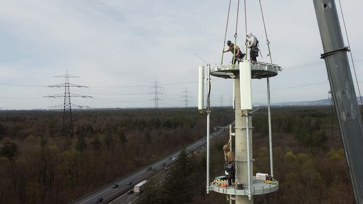 Telekom nimmt 65 neue Mobilfunkstandorte in Betrieb
