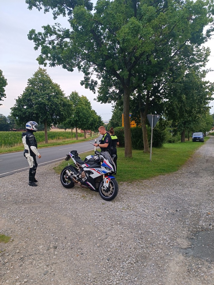 POL-HI: Polizei kontrolliert Motorräder am Weinberg