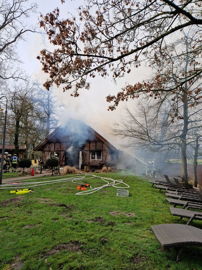 FW Bocholt: Brennt Sauna im Saunagarten vom BAHIA