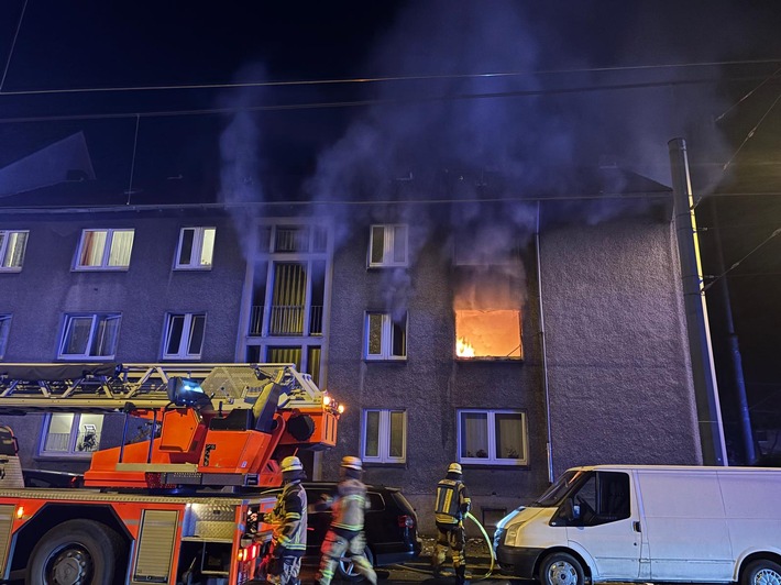 FW-E: Nächtlicher Wohnungsbrand - keine Verletzten