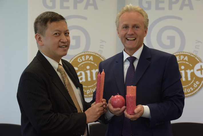GEPA: Als Pionier in die nächsten 40 Jahre / Umsatzsteigerung um 3 Prozent auf rund 69 Millionen Euro / Fair Trade-Kerzen: kleines Jobwunder auf Java