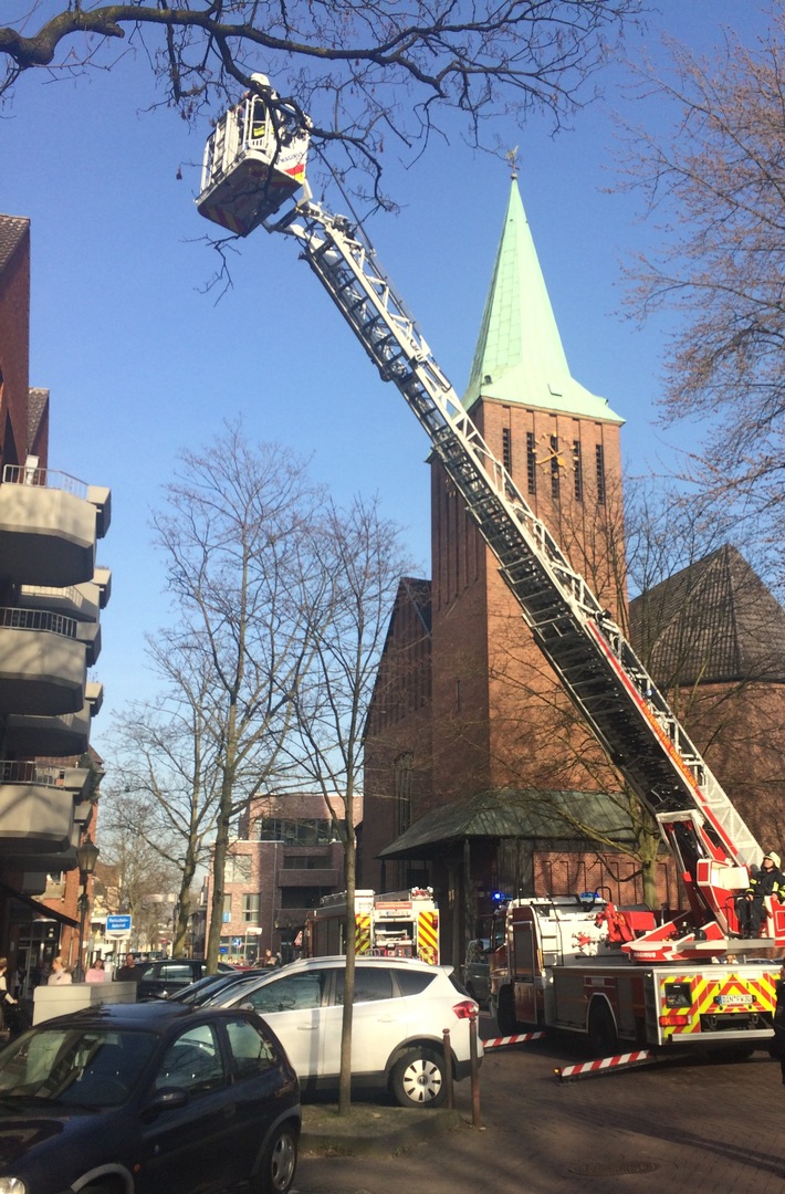 FW Dinslaken: Rauchmelder löste Feuerwehreinsatz am Altmarkt aus