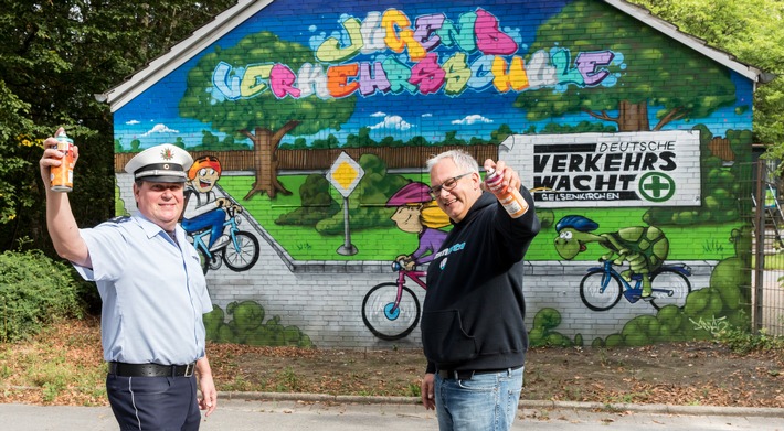POL-GE: Legal und in Farbe - Graffiti verschönert die Jugendverkehrsschule in Buer