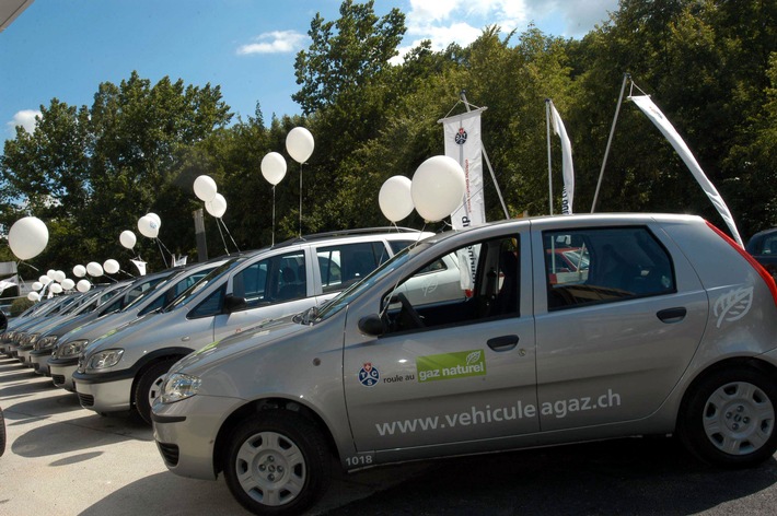 TCS und gasmobil setzen auf Erdgas-Fahrzeuge - Umweltschonende Fahrzeuge im landesweiten Test