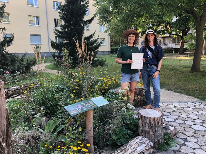 Köpenicker Wohnquartier erhält höchste Naturgarten-Auszeichnung im Doppelpack