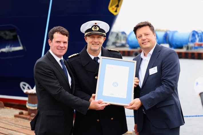 HZA-OL: Zollschiff "Emden" feierlich getauft und in Dienst gestellt Neues Einsatzschiff mit moderner LNG-Antriebtechnik