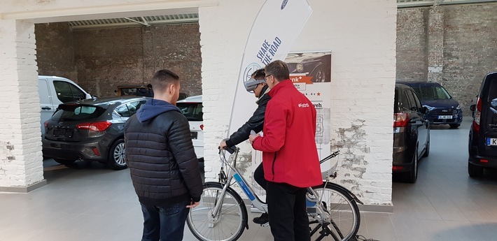 Ford Virtual Reality Erfahrung "Share the Road" zum besseren Verständnis von Fahrrad- und Autofahrern im Straßenverkehr /Kölner Spritspar-Meisterschaft. Weiterer Text über ots und www.presseportal.de/nr/6955 / Die Verwendung dieses Bildes ist für redaktionelle Zwecke honorarfrei. Veröffentlichung bitte unter Quellenangabe: "obs/Ford-Werke GmbH"