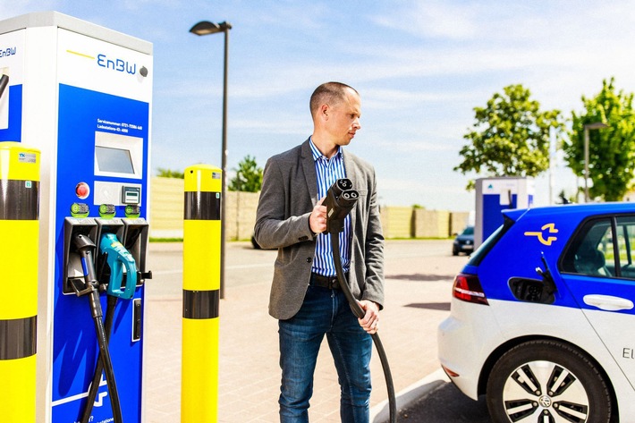 hagebau und EnBW starten gemeinsames Projekt zu E-Mobilität Deutschlandweit bis zu 100 neue Schnellladestationen