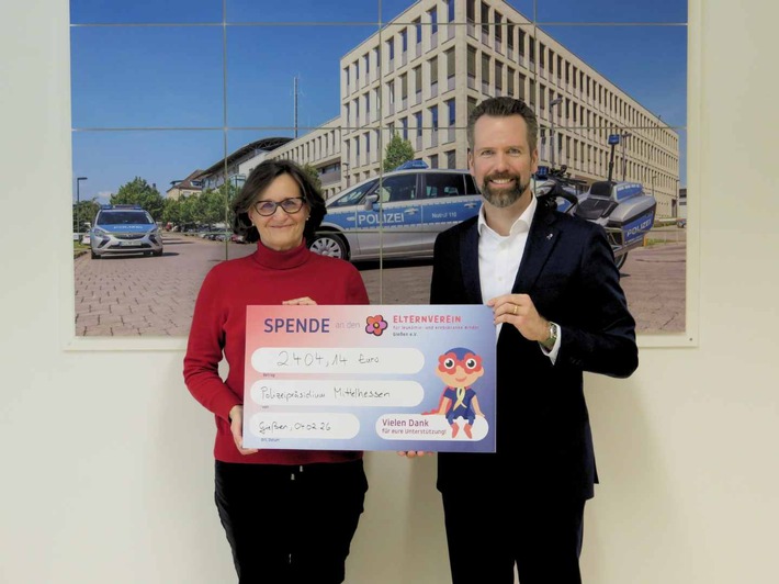 Mittelhessen: GIEßEN: Neujahrskonzert bringt 2.400 Euro für den guten Zweck - Polizeipräsidium Mittelhessen übergibt Spende an Gießener Elternverein