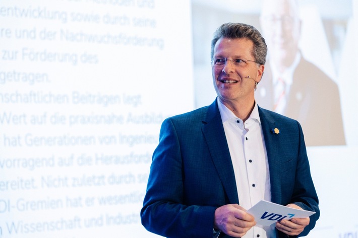 Prof. Lutz Eckstein als VDI-Präsident wiedergewählt: „Jetzt brauchen wir den Mut zu größeren Zügen“